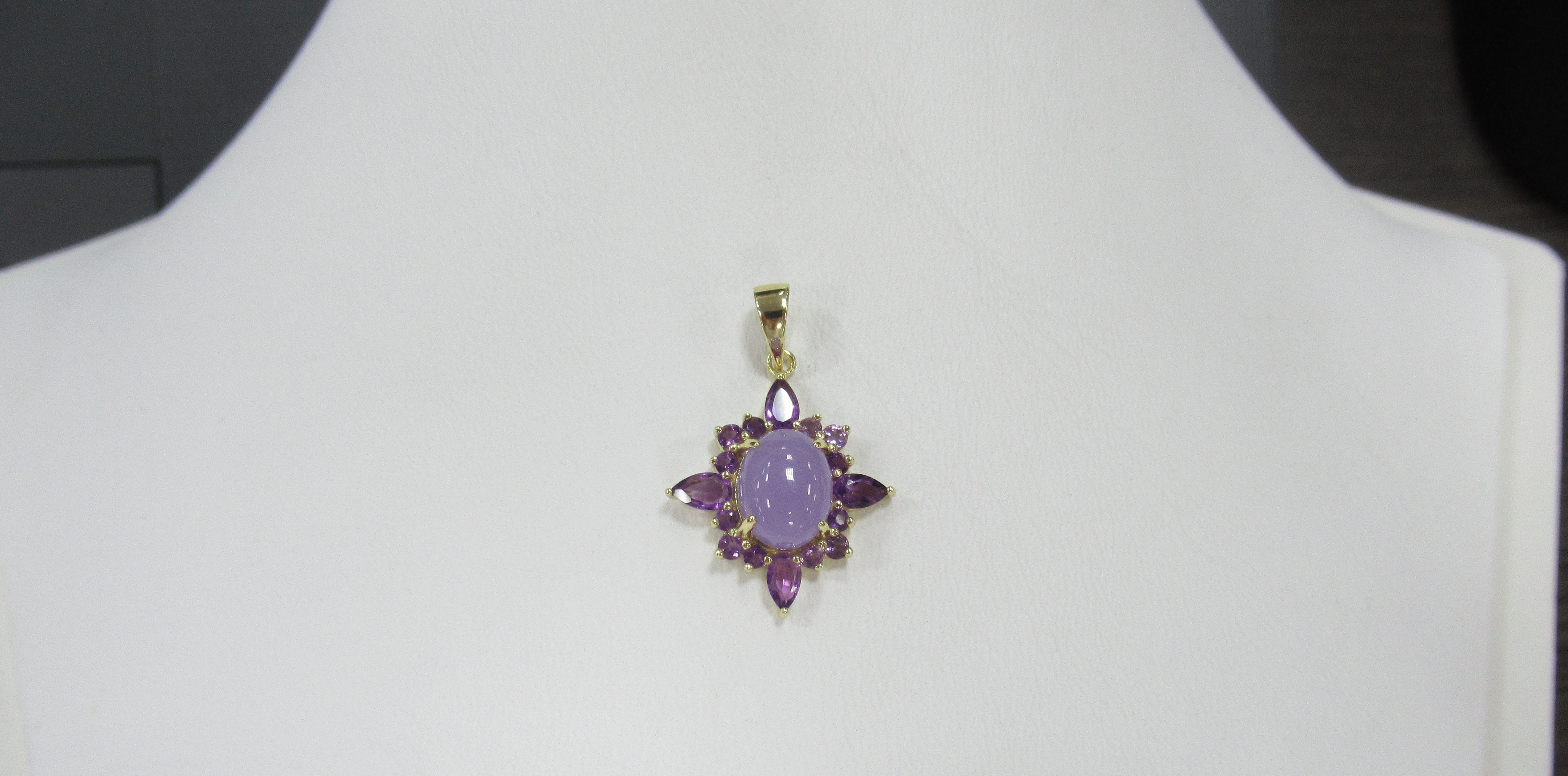 Серебряная подвеска с лавандовым жадеитом